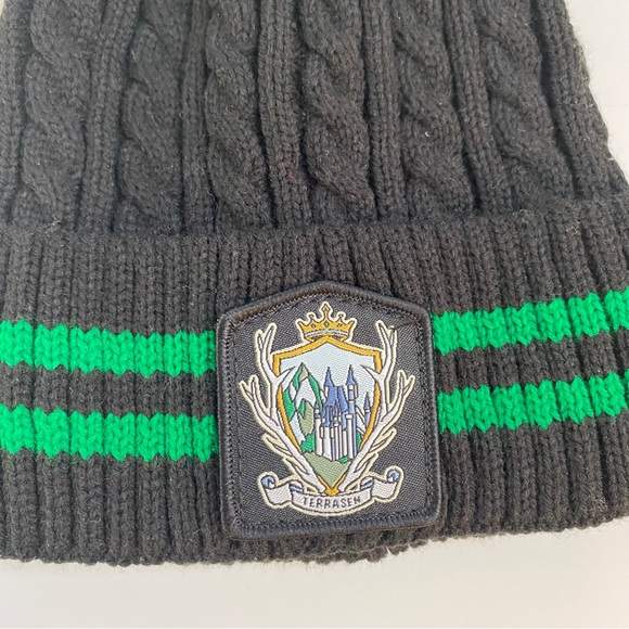 NWOT Throne of Glass Terrasen Inspired Black Knit Beanie/Green Trim Pom Top - Picture 4 of 4